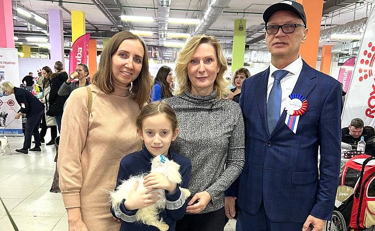 Инна Святенко в преддверии Нового года приняла участие в благотворительной акции «Ёлка желаний»