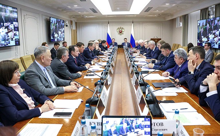 Парламентские слушания Комитета СФ по экономической политике «О реализации программ обновления парка общественного транспорта в субъектах РФ»