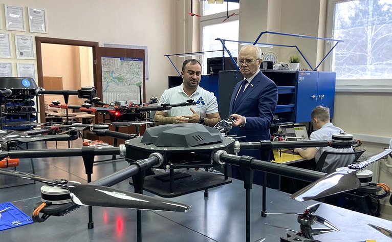 Фарит Мухаметшин посетил Центр беспилотных систем Самарского университета и ознакомился с перспективными проектами