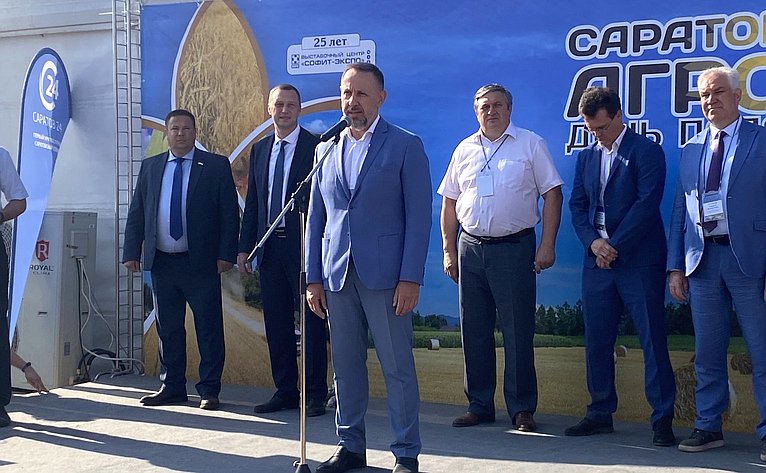 Олег Алексеев принял участие в открытии 13-й сельскохозяйственной выставке «Саратов-АГРО. День поля. 2022»