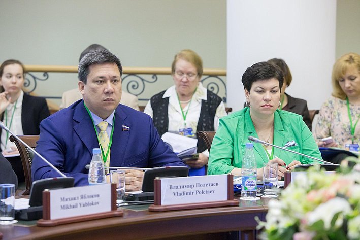 Заседания «круглых столов» в рамках Невского международного экологического конгресса Полетаев и Кононова