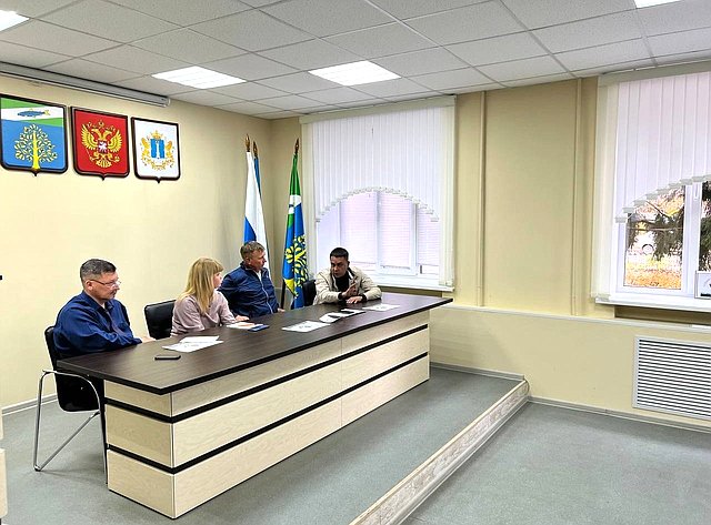 Айрат Гибатдинов вместе с депутатами регионального Законодательного собрания посетил ряд районов области, где провел встречи с жителями