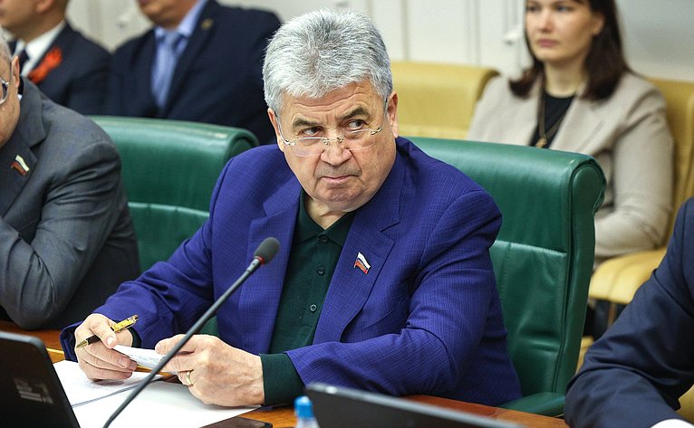 Геннадий Емельянов