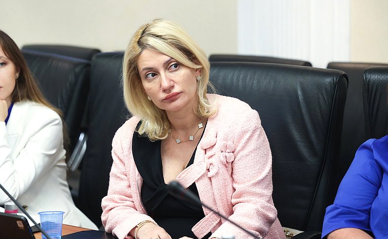 Рабочее совещание Совета по вопросам развития Сибири при Председателе Совета Федерации на тему «Действующие механизмы социального инвестирования в России: проблемы и пути их решения»