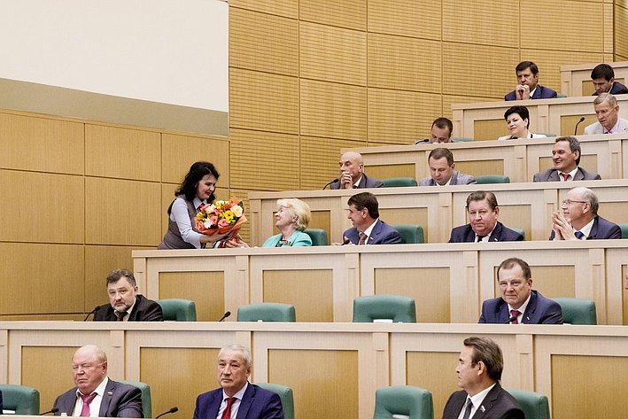 Награждение Наталии Дементьевой на 358 заседании Совета Федерации