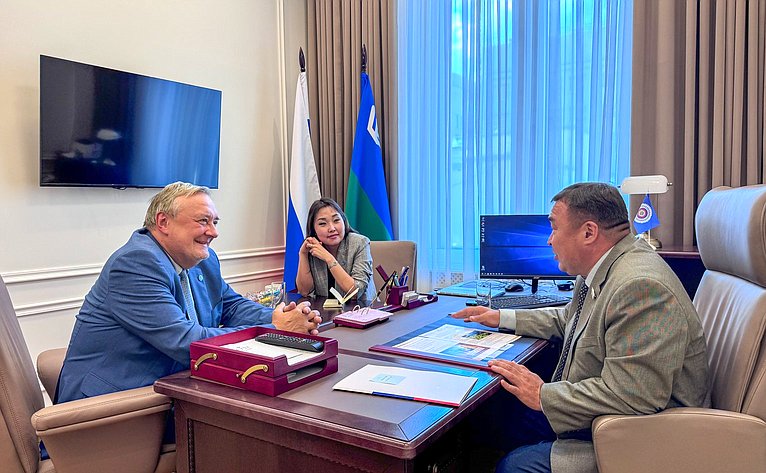 Встреча Александра Новьюхова с директором Отделения по связям с Российской Федерацией Продовольственной и сельскохозяйственной организации ООН (ФАО) Олегом Кобяковым
