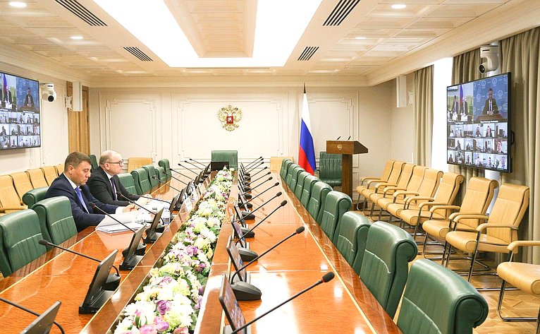 «Круглый стол», посвященный вопросам поддержки развития гражданского судостроения и судоремонта в России