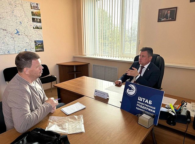 Евгений Богомазов провел личный прием граждан в Вытегорском округе