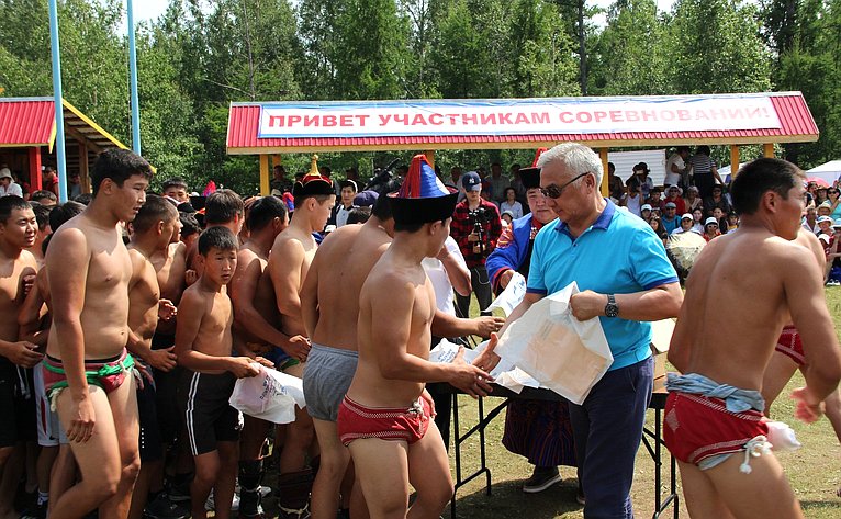 Б. Жамсуев принял участие в открытии культурно-спортивных мероприятий, прошедшем в национальном парке «Алханай»