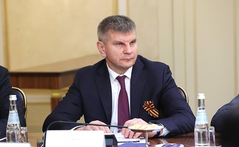 Геннадий Голов
