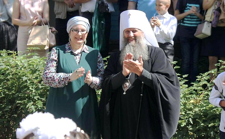 Елена Грешнякова приняла участие в торжественной линейке в Центре духовно-нравственного православного воспитания