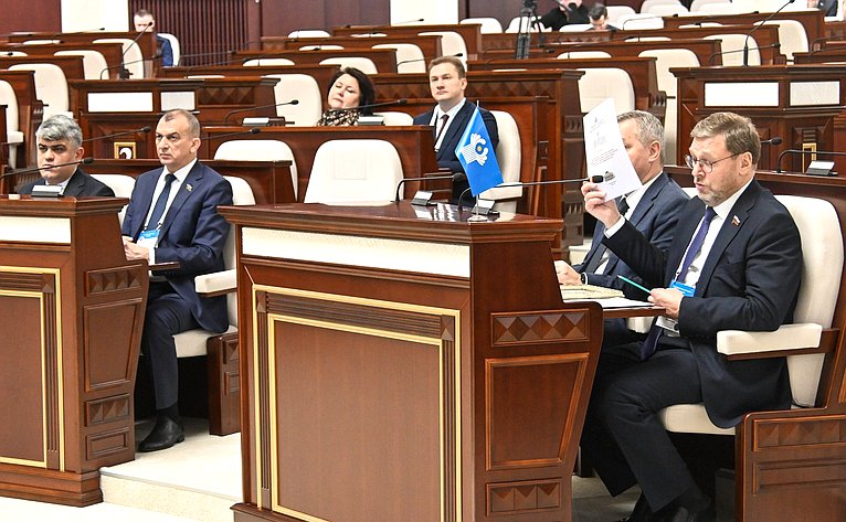 Российские законодатели в рамках визита провели встречу с Председателем Палаты представителей Национального собрания Республики Беларусь Владимиром Андрейченко