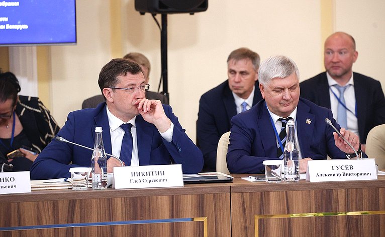 Встреча Председателя СФ Валентины Матвиенко и Председателя Совета Республики Национального собрания Республики Беларусь Натальи Кочановой с руководителями органов государственной власти субъектов Российской Федерации и регионов Республики Беларусь