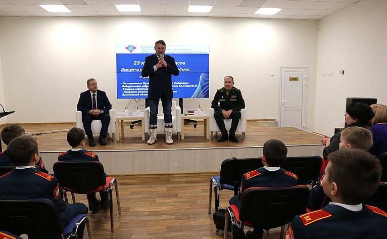 Встреча Ю. Воробьева с курсантами центра «Корабелы Прионежья»