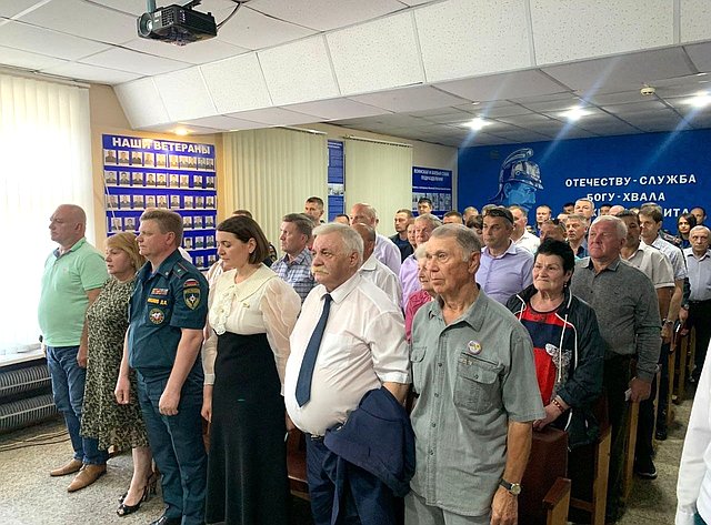 Юлия Лазуткина поздравила с 60-летием работников 3 пожарно-спасательной части МЧС России по Пензенской области