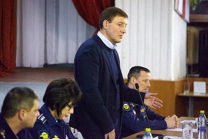 Андрей Турчак встретился с родителями и близкими бойцов, погибших при исполнении служебного долга на Северном Кавказе
