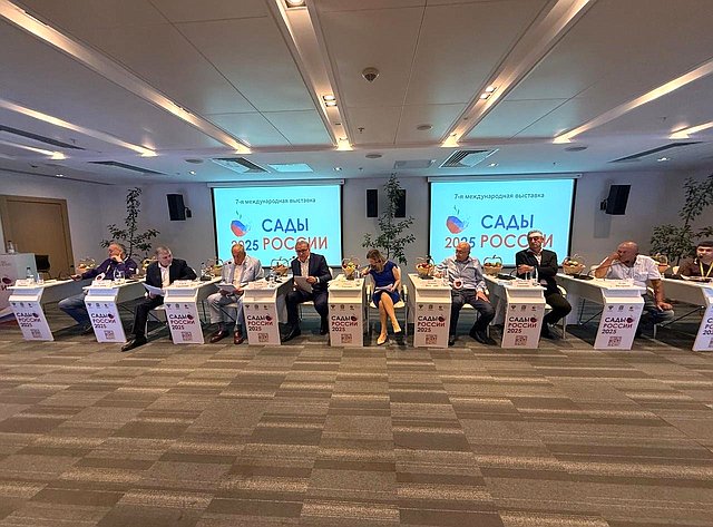 Сергей Митин провел круглый стол на тему: «Страхование садоводства с государственной поддержкой в 2025 году: проблемы, решения и перспективы развития»