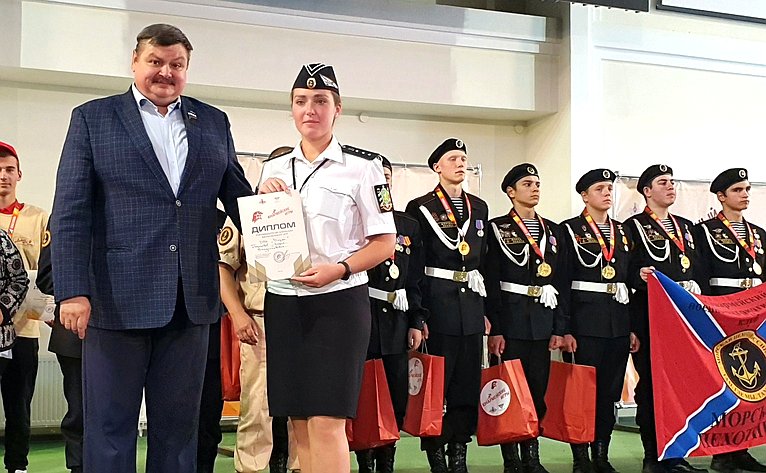 Сергей Колбин вручил дипломы и награды победителям конкурса «Юный водолаз»