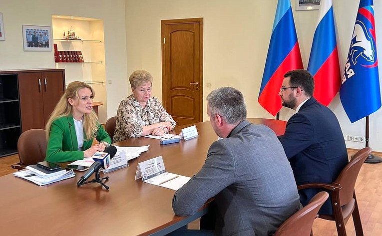 Дарья Лантратова и Ольга Бас провели встречу с молодыми законодателями Луганской Народной Республики