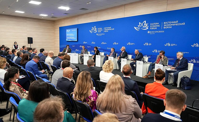 Сессия «Роль Сибири в развороте на Восток – как использовать дальневосточный опыт?». Сенаторы принимают участие в VIII Восточном экономическом форуме