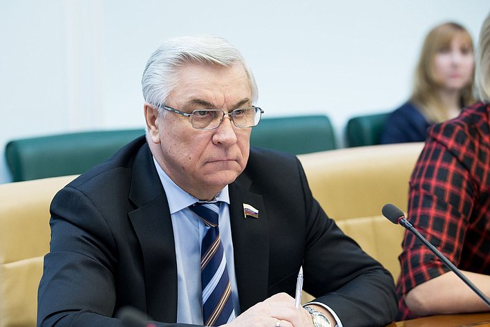 В. Косоуров Заседание Комитета СФ по науке, образованию и культуре