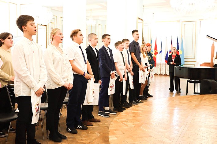 Торжественная церемония вручения паспортов граждан Российской Федерации севастопольским школьникам