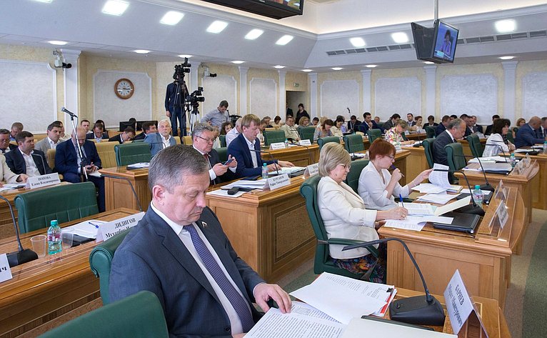 Заседание Совета по вопросам жилищного строительства и содействия развитию жилищно-коммунального хозяйства при Совете Федерации