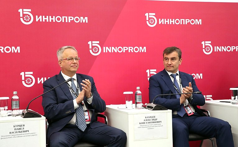 Александр Высокинский выступил модератором экспертной сессии первого дня международной промышленной выставки ИННОПРОМ в Екатеринбурге (фото Руслан Казаков)
