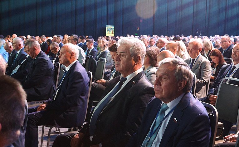 Пленарное заседание ХII Форума регионов России и Беларуси на тему «Молодежь Беларуси и России – наследники Великой Победы и будущее Союзного государства»