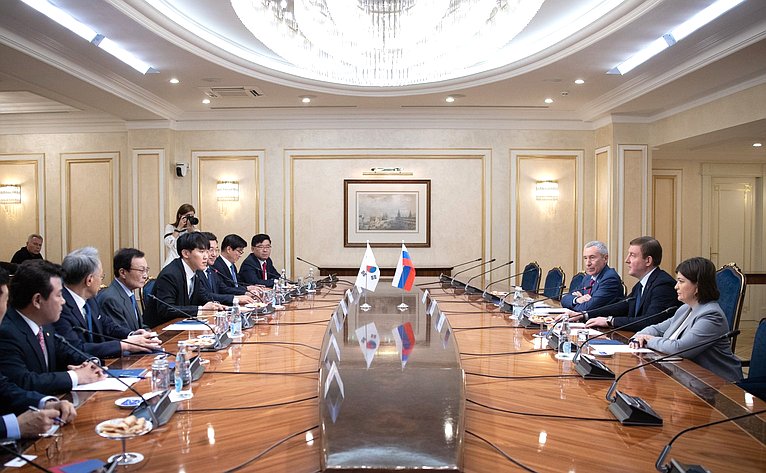 Встреча А. Турчака с председателем Демократической партии Республики Корея Ли Хе Чаном