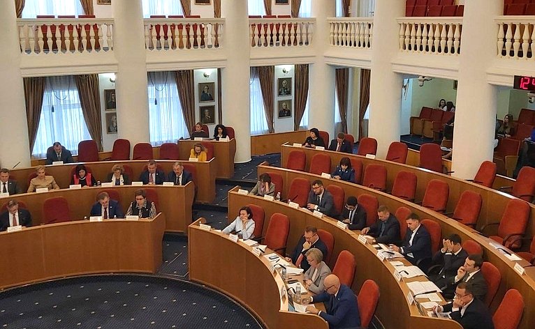 Елена Афанасьева принимает участие в заседании Законодательного собрания Оренбургской области