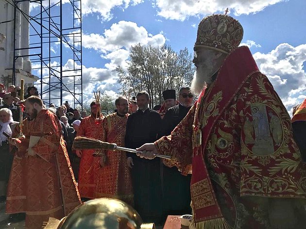 Сергей Перминов присутствовал при водружении креста на возрождаемый храм Святой Живоначальной Троицы в Иссад