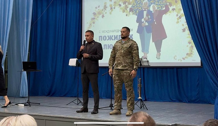Айрат Гибатдинов поздравил ульяновцев с Днем пожилого человека