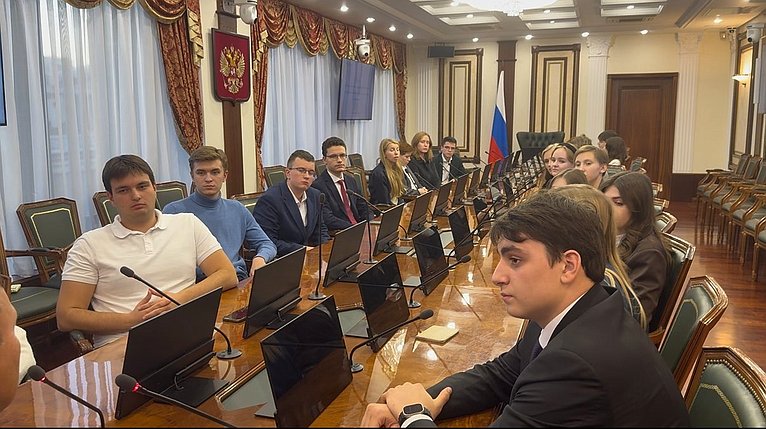 Александр Ролик провёл встречу со студентами-старостами первого курса Юридического факультета МГУ имени М.В. Ломоносов