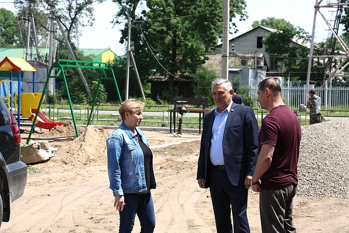 Юрий Валяев в ходе региональной недели посетил социально значимые объекты в Октябрьском районе
