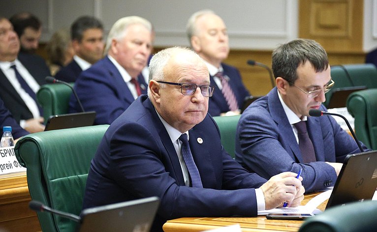 Парламентские слушания на тему «Вопросы управления комплексами индивидуальных жилых домов»