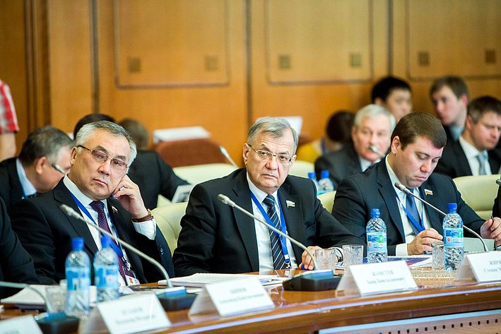 Заседание рабочей группы Совета Федерации по совершенствованию законодательства РФ по вопросам Дальнего Востока в Якутске 6