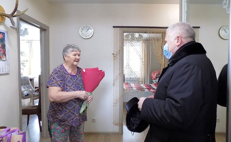 Сергей Мартынов в ходе поездки в регион встретился с ветераном-блокадником Татьяной Захаровой, проживающим в Республике Марий Эл