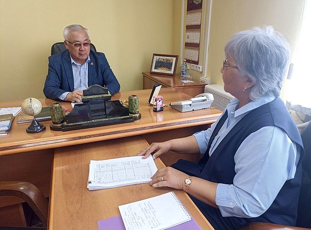 Баир Жамсуев провел прием граждан в Агинском