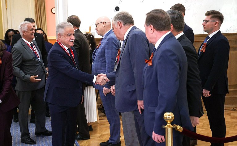 Председатель Совета Федерации Валентина Матвиенко, Президент Кубы Мигель Марио Диас-Канель и Председатель Московской городской Думы Алексей Шапошников открыли фотовыставку, посвящённую 65-летию восстановления российско-кубинских дипломатических отношений