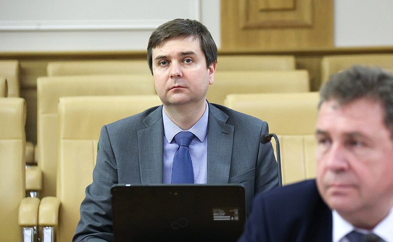 Совещание Комитета Совета Федерации по федеративному устройству, региональной политике, МСУ и делам Северана тему «Газификация и ее производные: газохимия и нефтехимия как драйвер роста экономики Дальневосточного федерального округа»