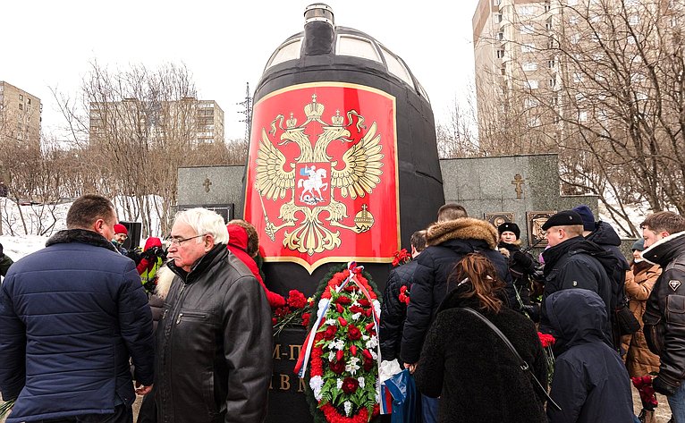 Татьяна Сахарова в День моряка-подводника в Мурманске приняла участие в памятных мероприятиях