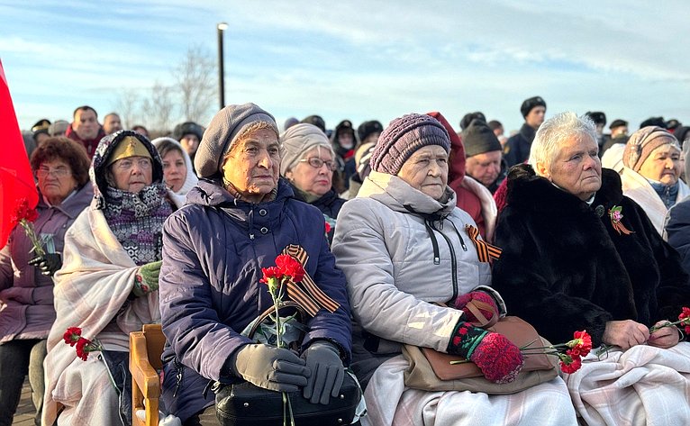 Татьяна Сахарова и Елена Дягилева приняли участие в торжественном мероприятии «Помним! Гордимся!», посвящённом 80-летию разгрома немецко-фашистских войск в Заполярье