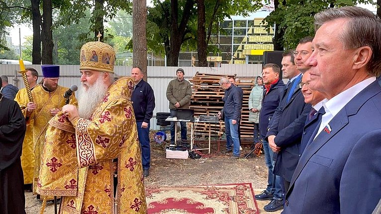 Сергей Рябухин также принял участие в Божественной литургии в храме во имя святого благоверного великого князя Александра Невского города Ульяновска