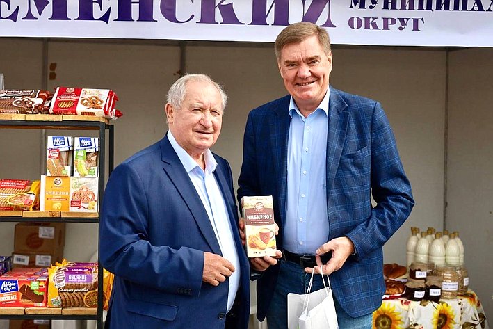 Александр Савин стал одним из почетных гостей ярмарки «Калужская осень-2025»