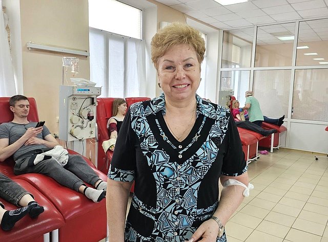 Ольга Бас приняла участие в акции, приуроченной к Национальному дню донора, в Луганской республиканской станции переливания крови
