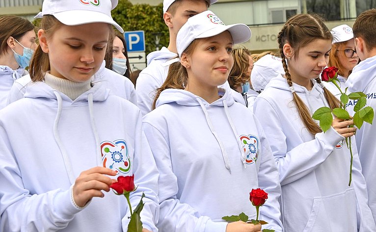 В Калуге сенатор Анатолий Артамонов принял участие в мероприятиях, посвященных 60-летию полета в космос Ю.А. Гагарина