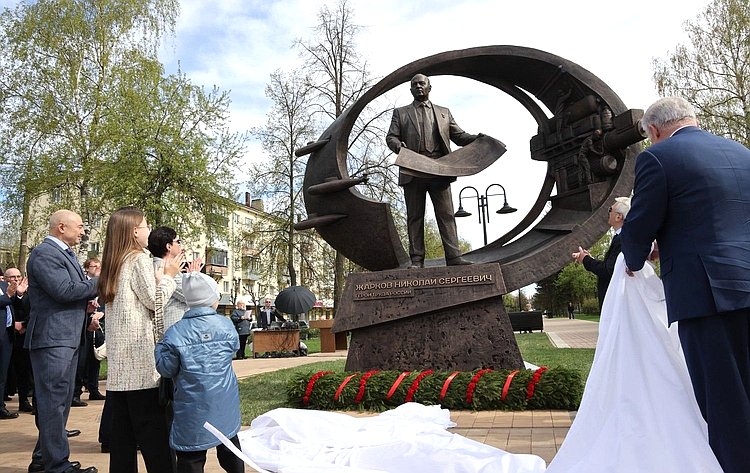 Александр Вайнберг принял участие в открытии памятника нижегородскому кораблестроителю Николаю Сергеевичу Жаркову