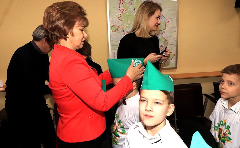 Татьяна Гигель и Владимир Зотов в муниципальном округе Мытищи приняли участие в акции посвящения ребят в «Эколята»