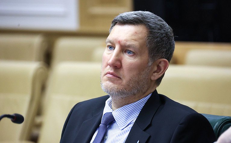 Совещание Комитета Совета Федерации по федеративному устройству, региональной политике, МСУ и делам Северана тему «Газификация и ее производные: газохимия и нефтехимия как драйвер роста экономики Дальневосточного федерального округа»